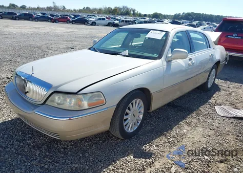 2005 Lincoln Town Car Signature Limited from USA, damaged, VIN 1LNHM82W15Y636566